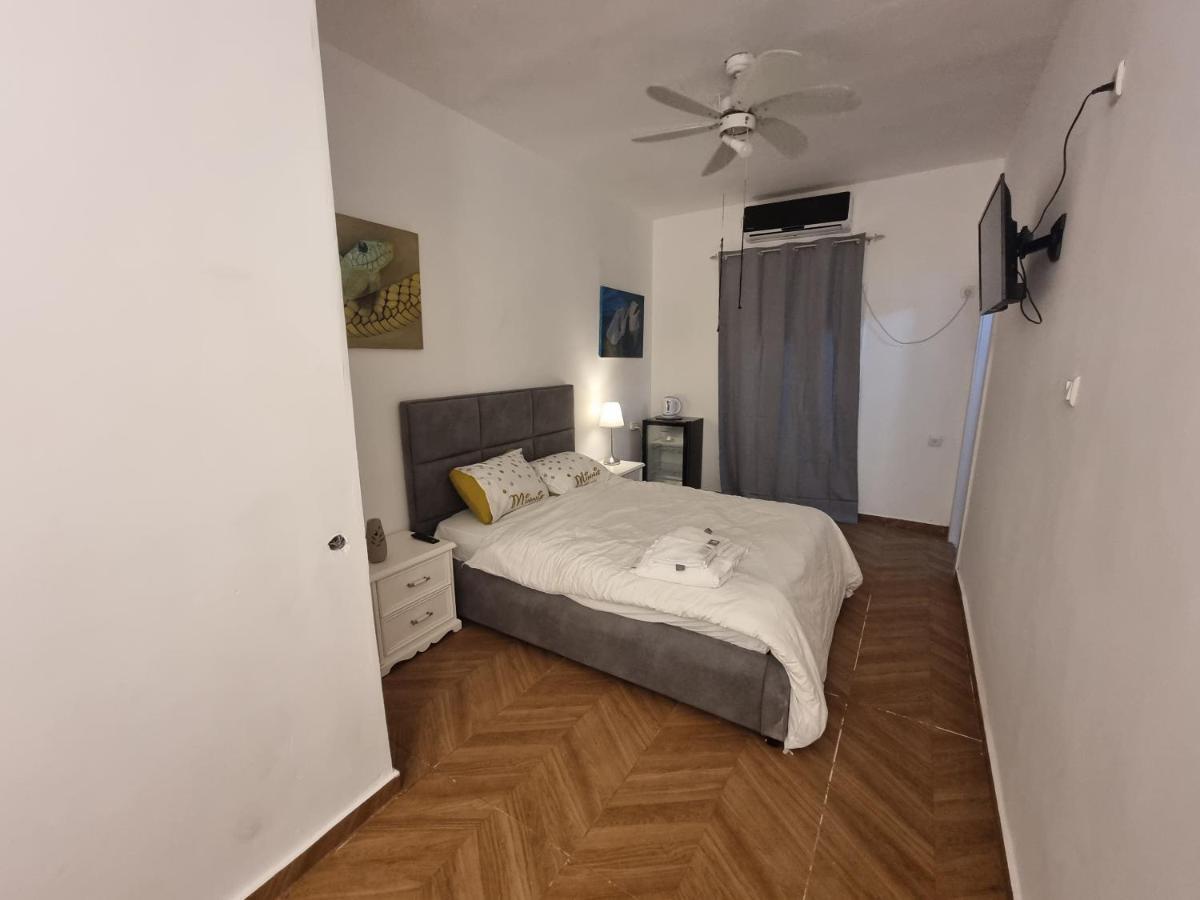 הברון Baron Daire Rişon LeTsiyon Dış mekan fotoğraf